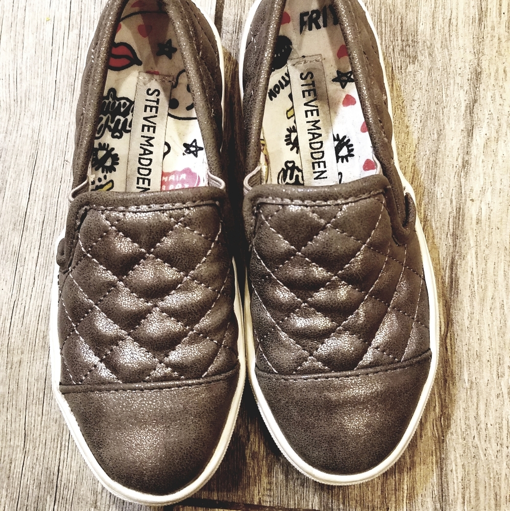 Steve Madden silver girls quilted slippon sneakers - Picture 6 of 6
